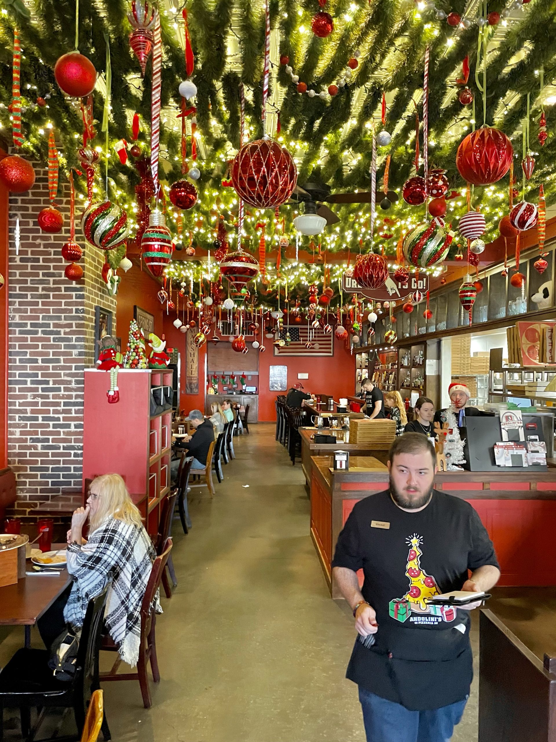 Andolinis Pizza for the Holidays – Christmas Decorated Restaurant in Broken Arrow