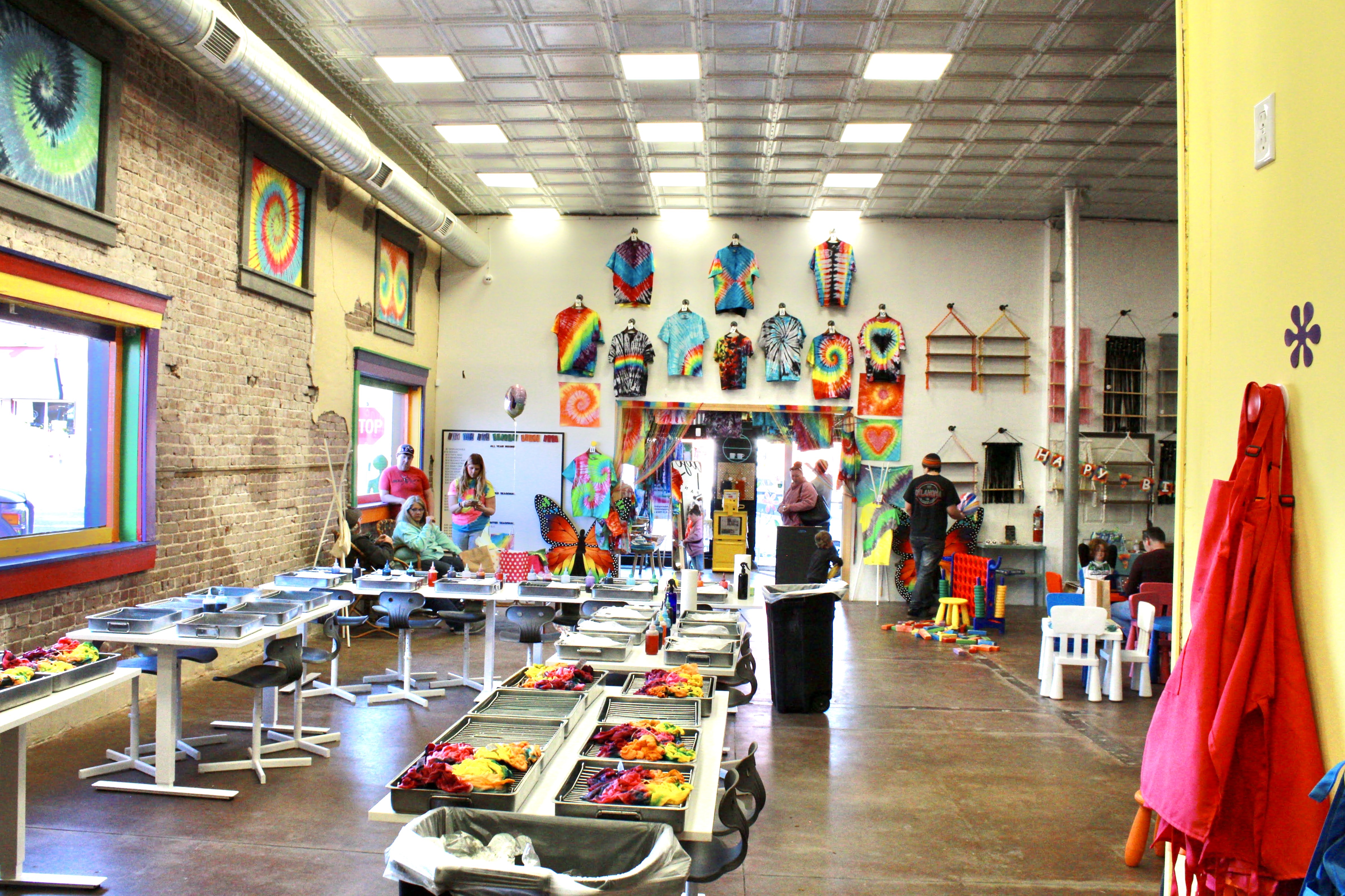 Indigo Tie Dye Company 5 reasons to visit and everything you need to know about  this family fun tie dying experience near Tulsa.